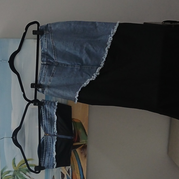 Chic Denim and Black Two-Piece Set - Picture 2 of 6